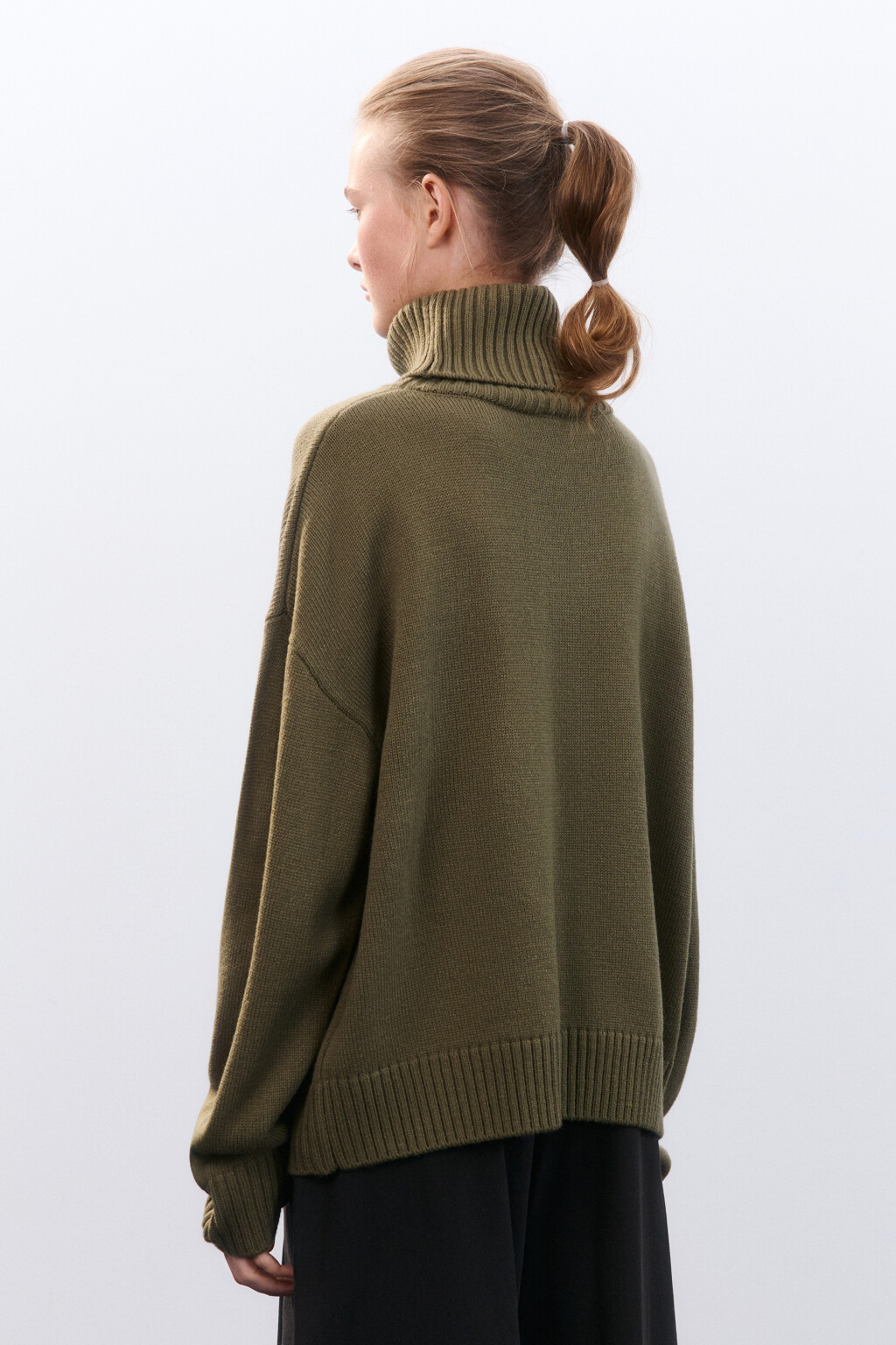 Свитер oversize с горлом - цвет зеленый - 4