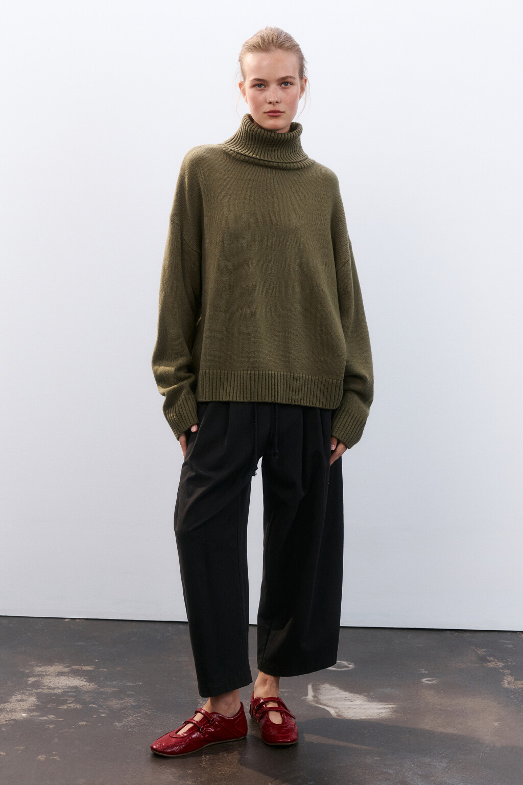 Свитер oversize с горлом - цвет зеленый - 5