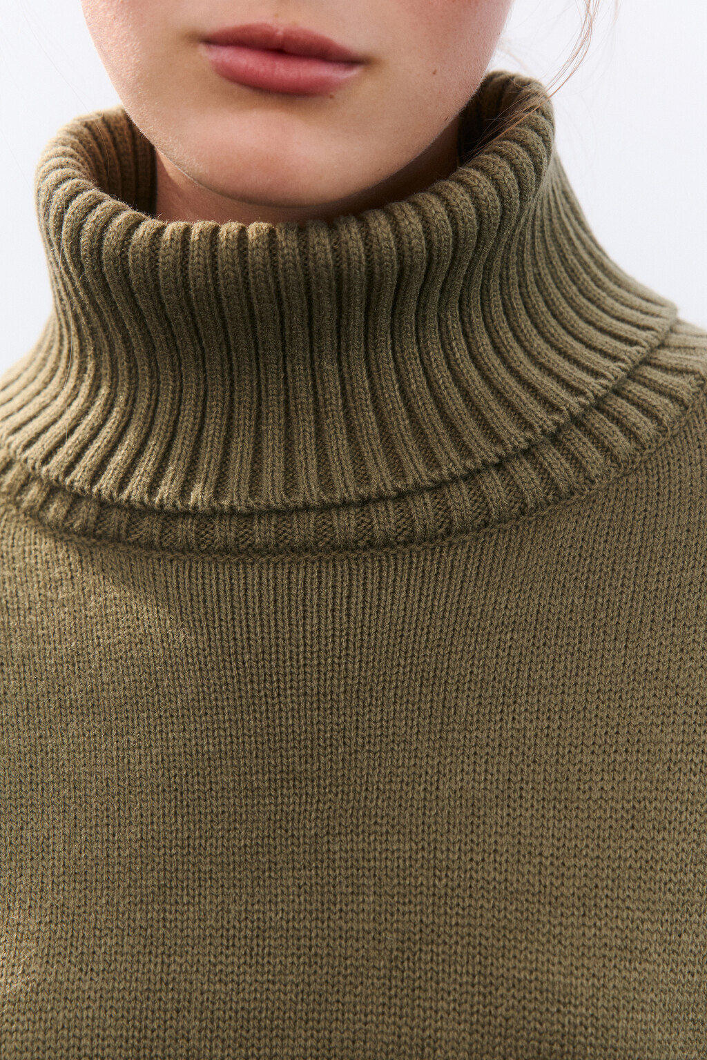 Свитер oversize с горлом - цвет зеленый - 6