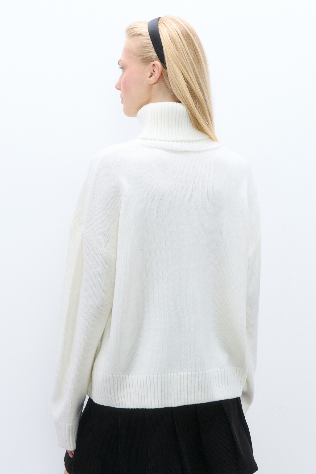 Свитер oversize с горлом - цвет молочный - 4
