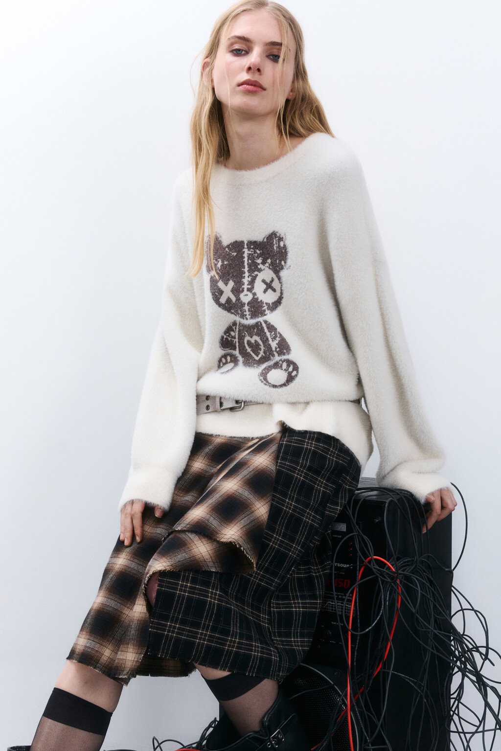 Джемпер вязаный пушистый с принтом - цвет молочный - 1