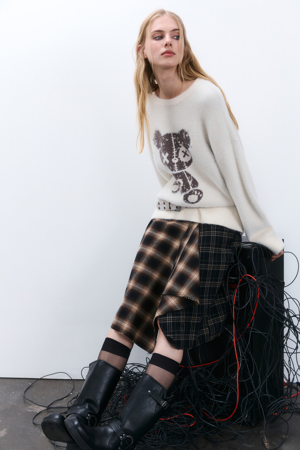 Джемпер вязаный пушистый с принтом - цвет молочный - 2