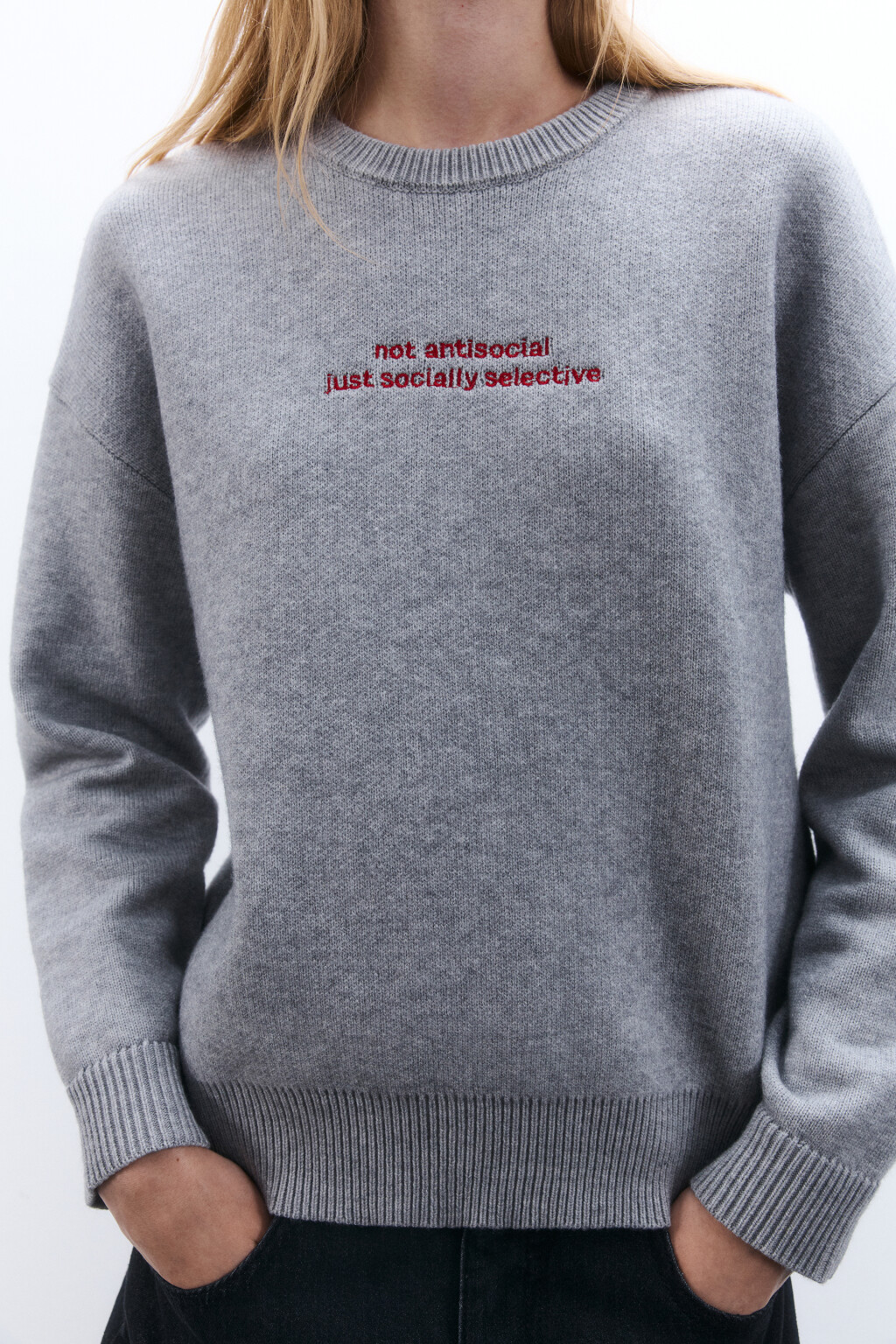 Джемпер вязаный с надписью - цвет серый - 5