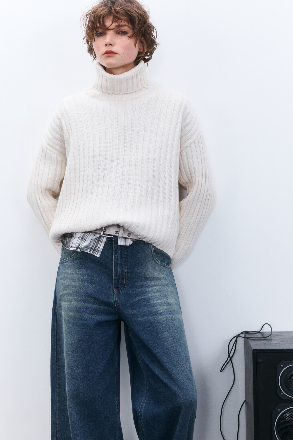 Свитер короткий вязаный в рубчик - цвет молочный - 1