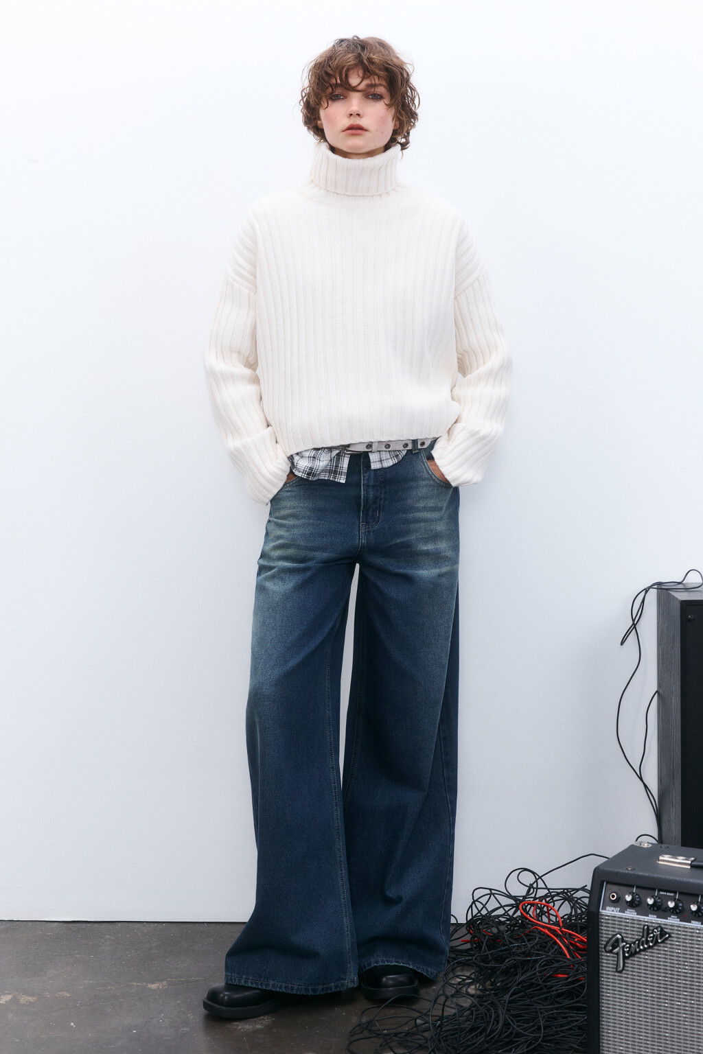 Свитер короткий вязаный в рубчик - цвет молочный - 4