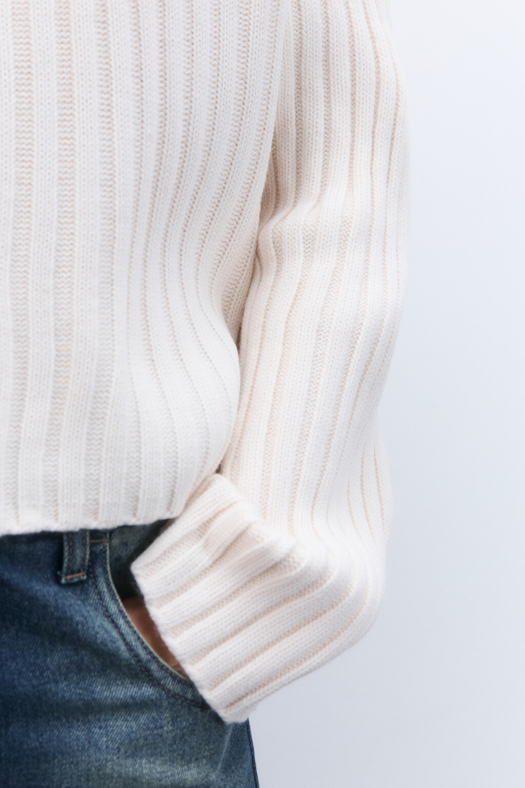 Свитер короткий вязаный в рубчик - цвет молочный - 6