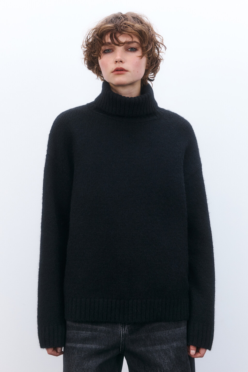 Свитер вязаный с воротником - цвет черный - 2