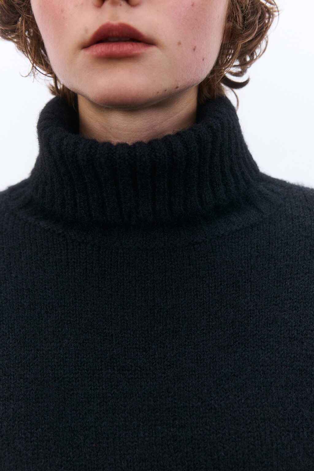 Свитер вязаный с воротником - цвет черный - 5