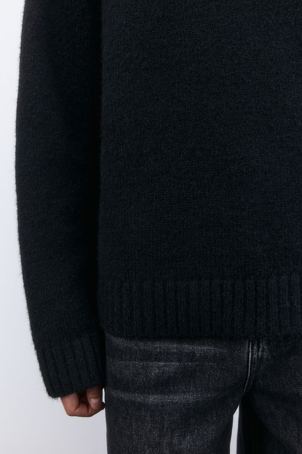 Свитер вязаный с воротником - цвет черный - 6
