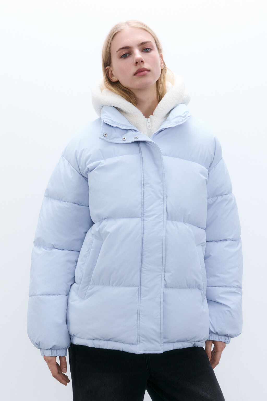 Куртка стеганая с плюшевым капюшоном - цвет голубой - 2