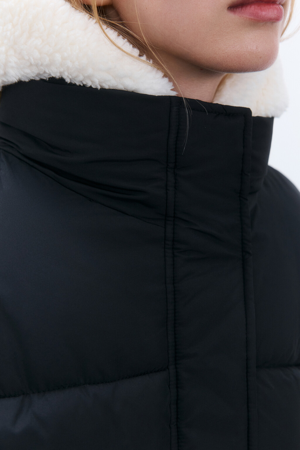 Куртка стеганая с плюшевым капюшоном - цвет черный - 5