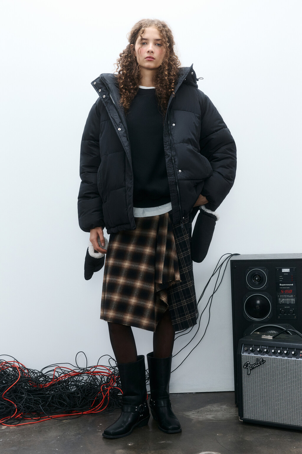 Куртка стеганая с капюшоном и рукавицами - цвет черный - 5