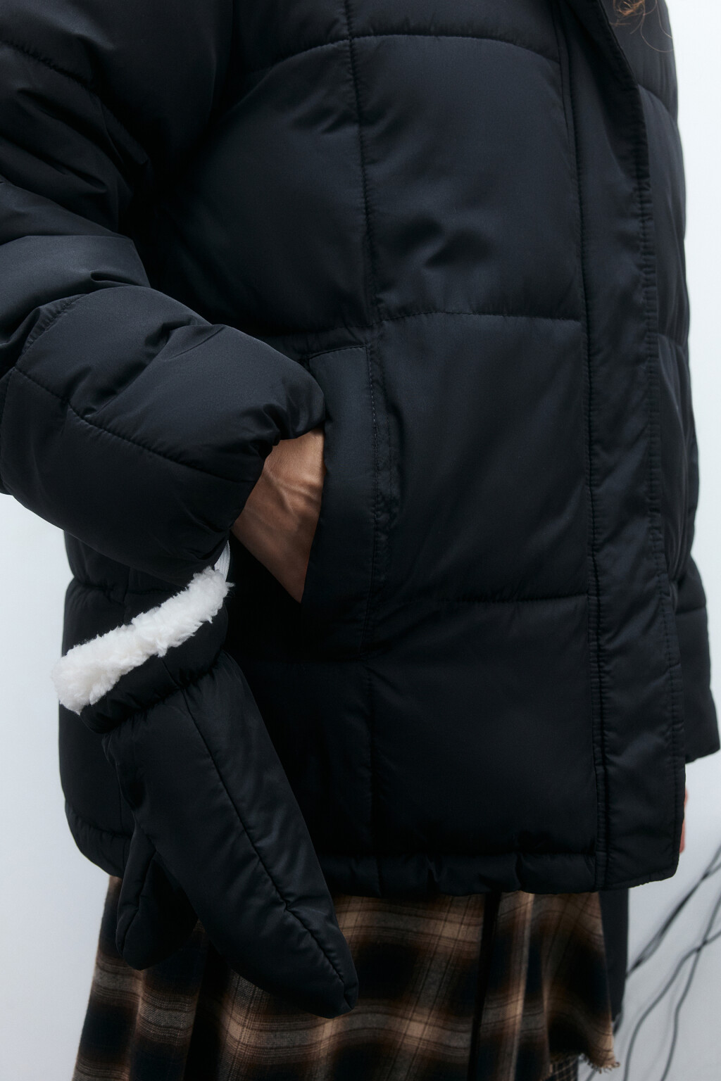 Куртка стеганая с капюшоном и рукавицами - цвет черный - 6