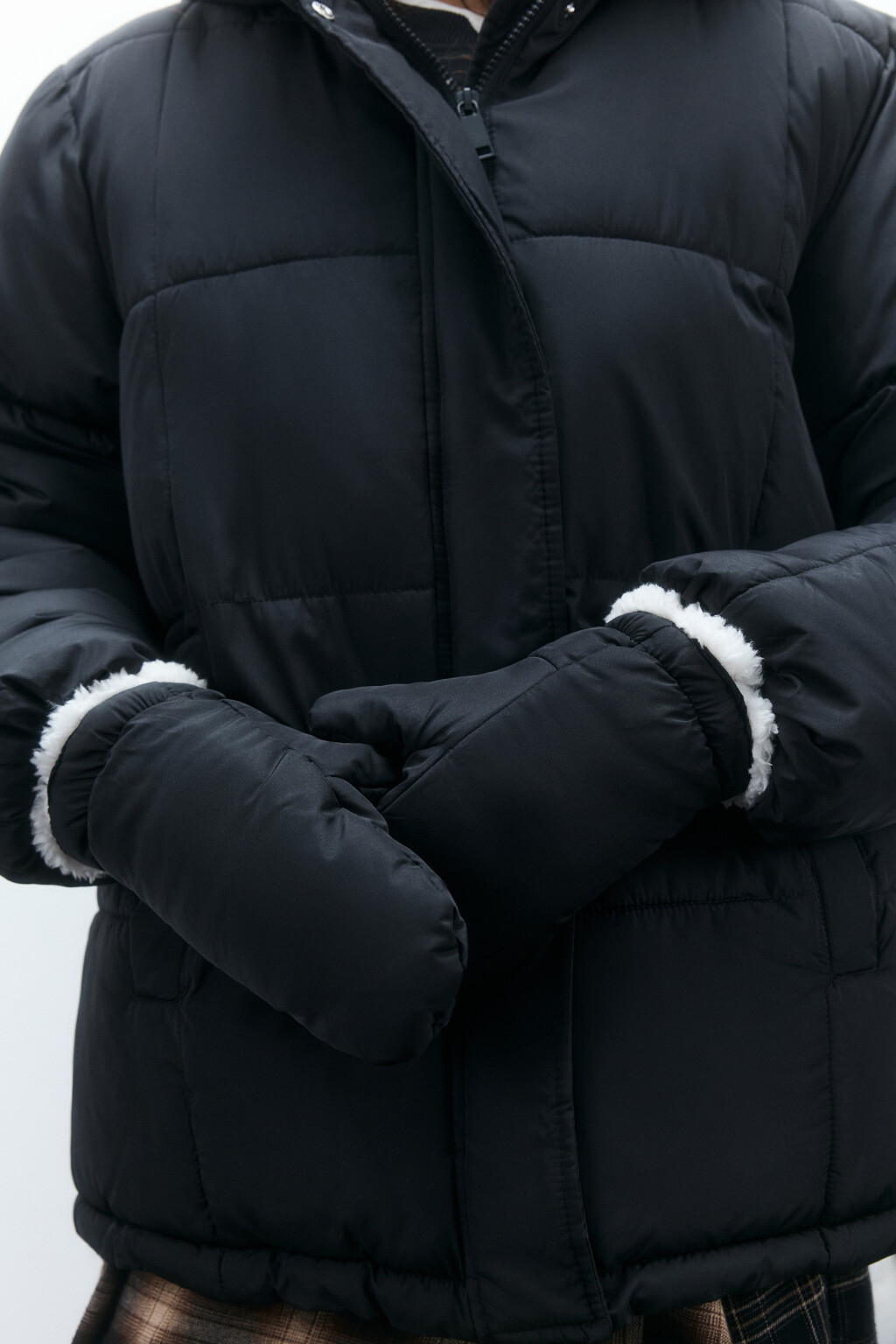 Куртка стеганая с капюшоном и рукавицами - цвет черный - 8