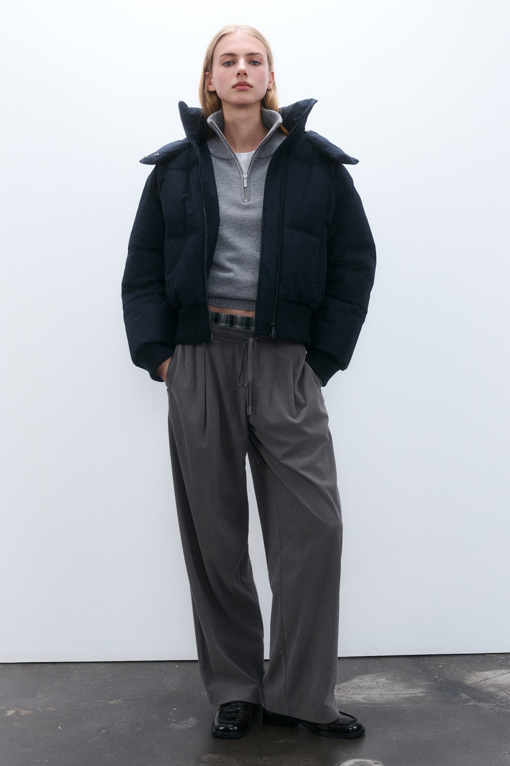 Куртка укороченная с капюшоном - цвет черный - 4