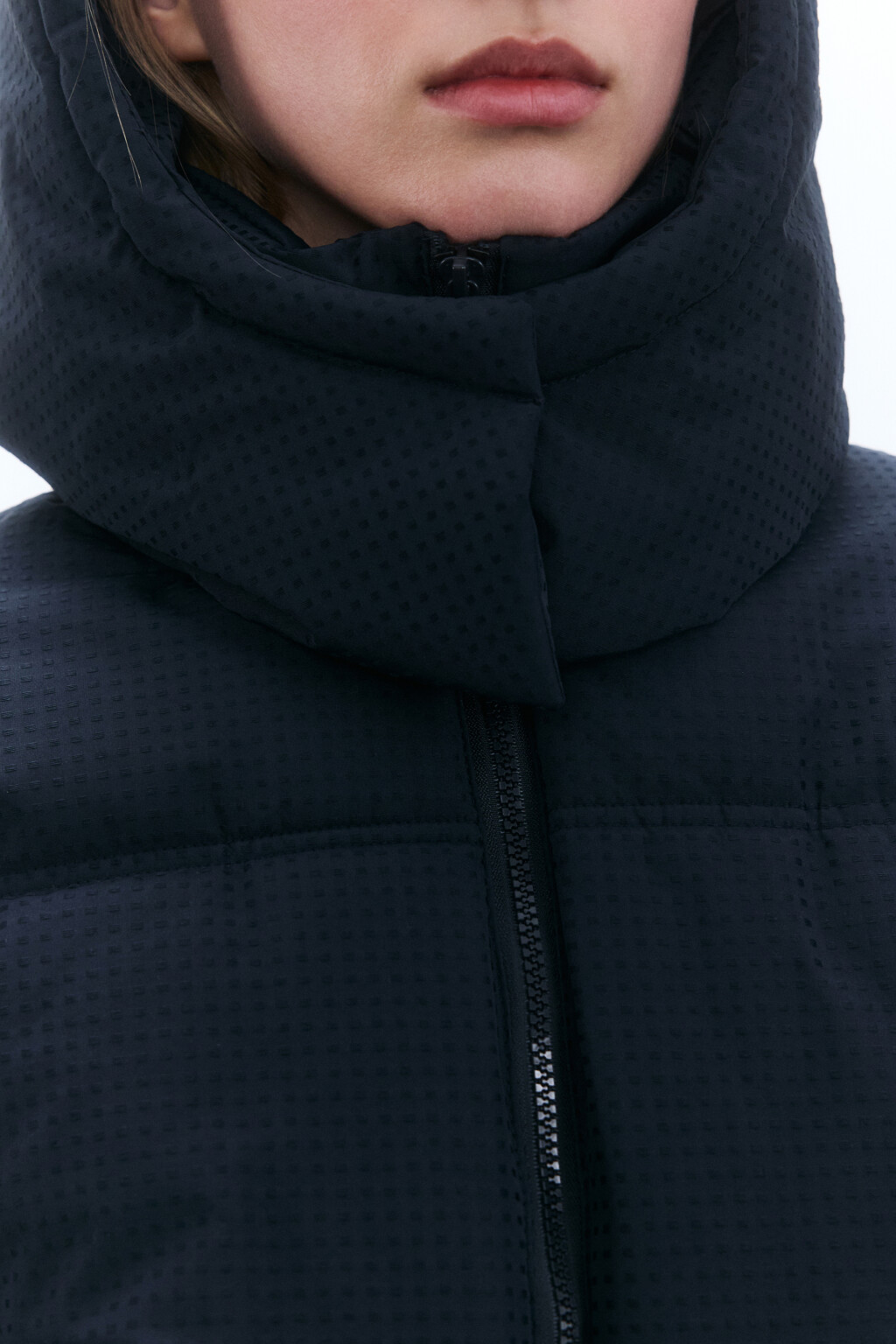 Куртка укороченная с капюшоном - цвет черный - 5