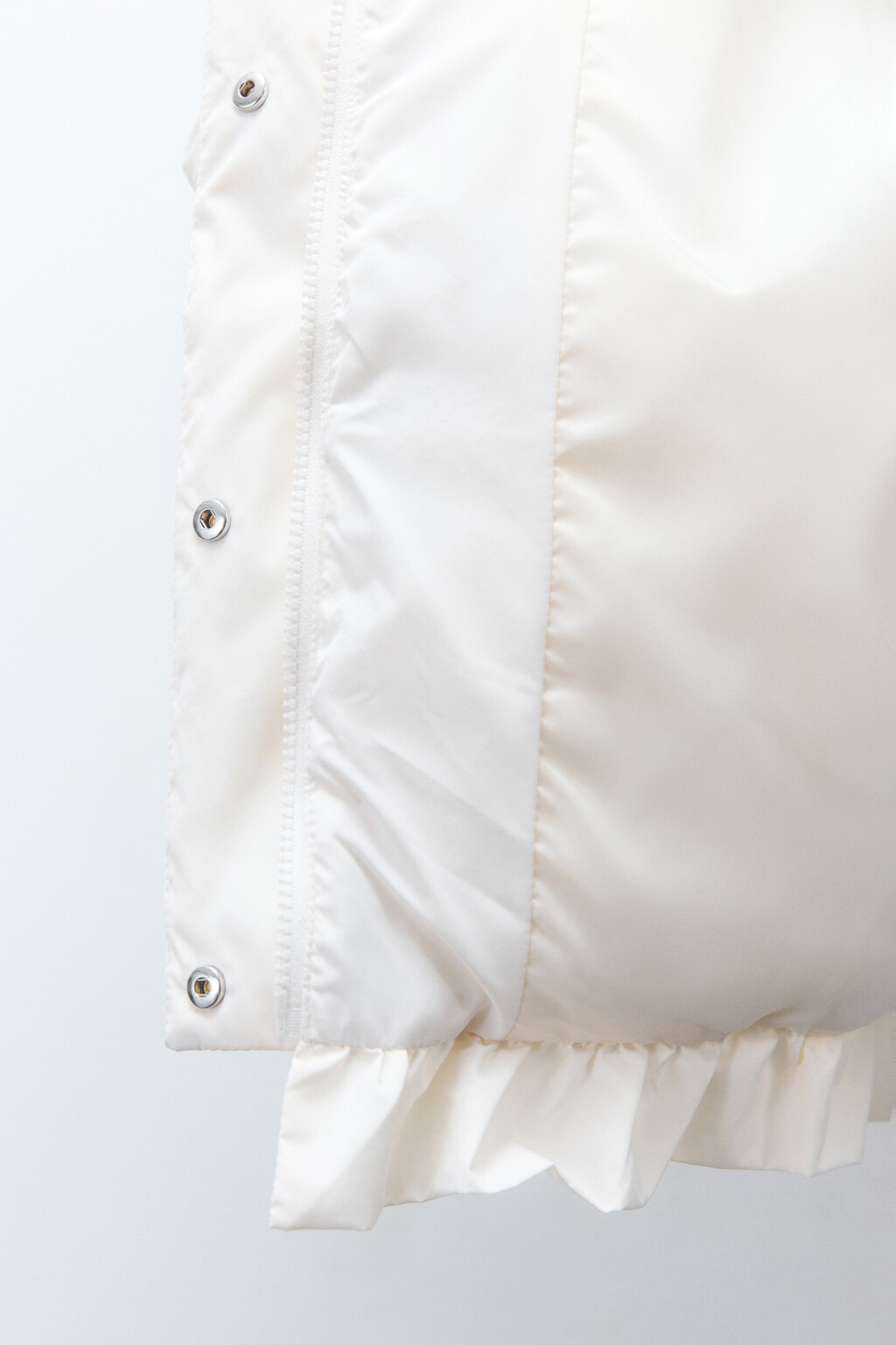 Куртка с капюшоном и оборками - цвет молочный - 7