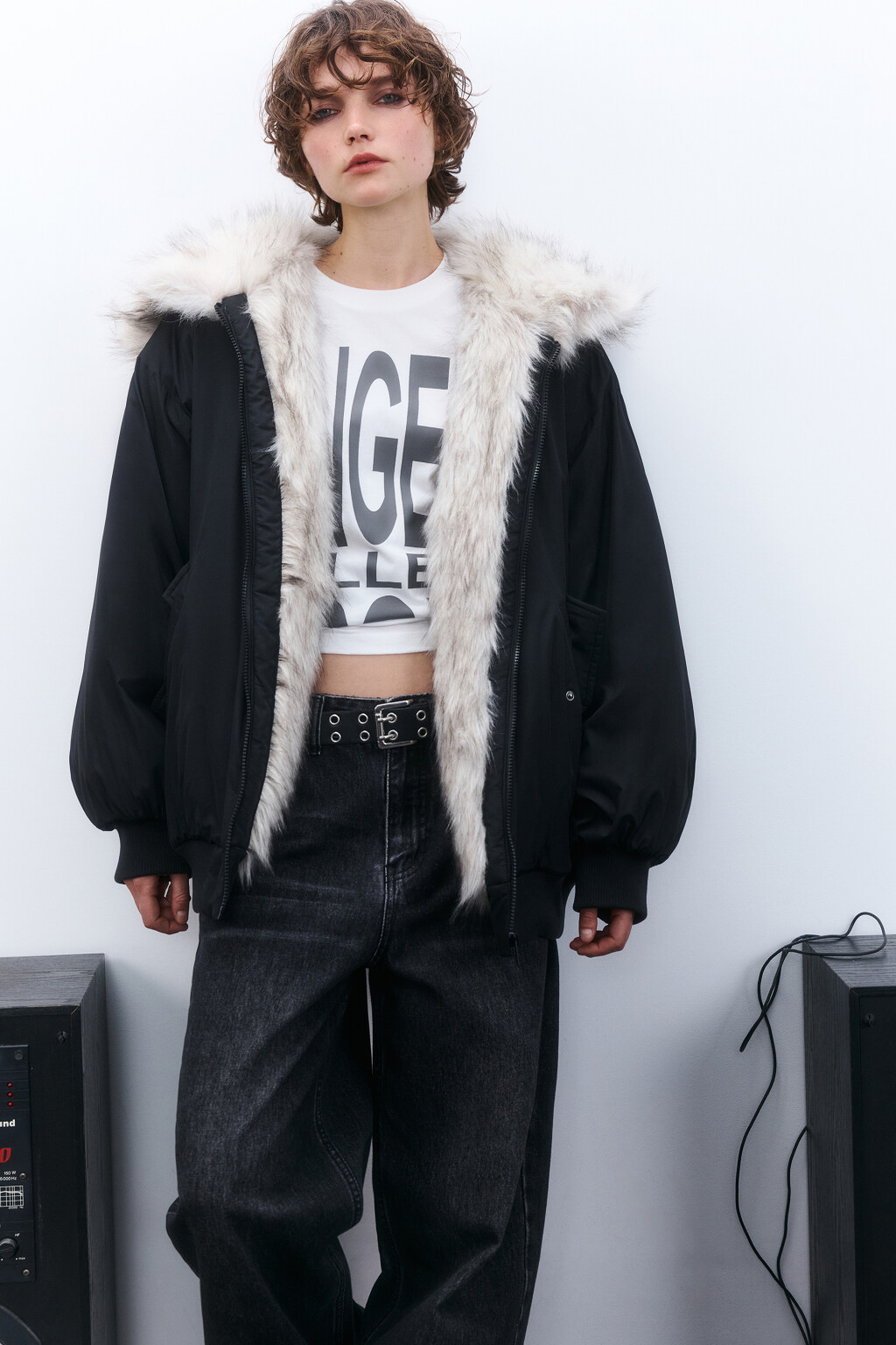 Бомбер с капюшоном и меховой отделкой - цвет черный - 1