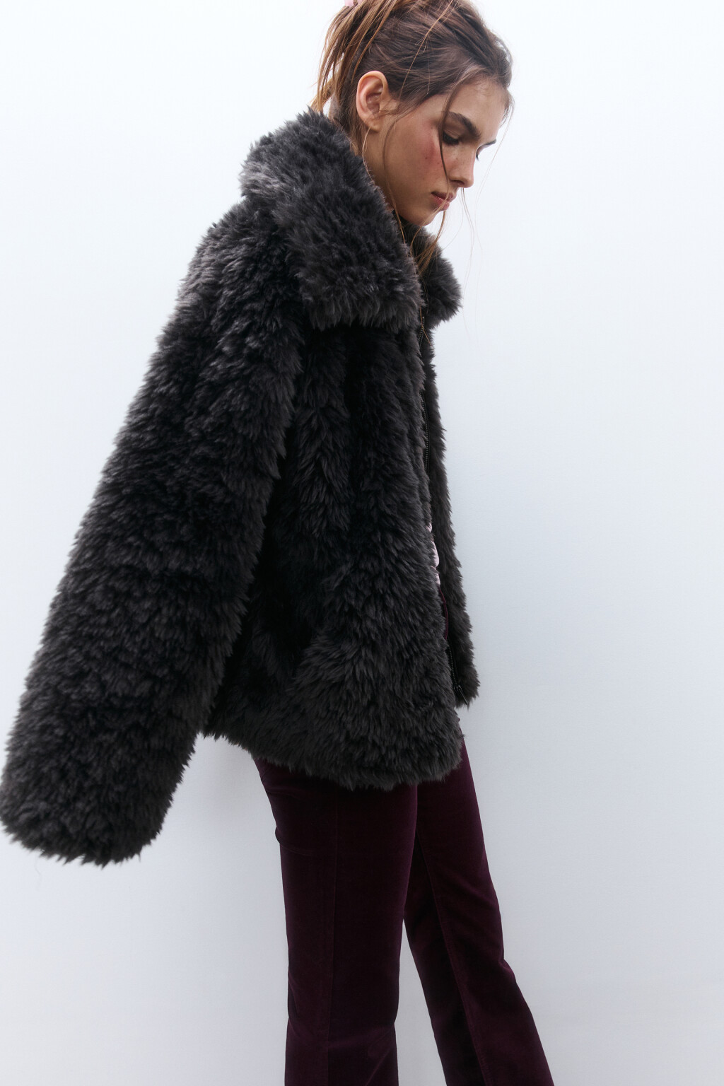 Куртка на молнии с длинным ворсом - цвет серый - 2