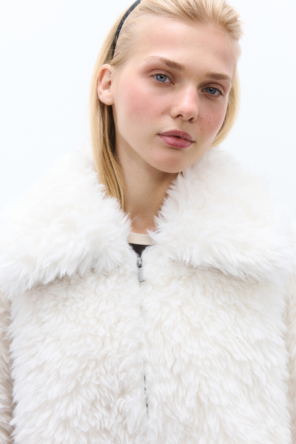 Куртка на молнии с длинным ворсом - цвет молочный - 7