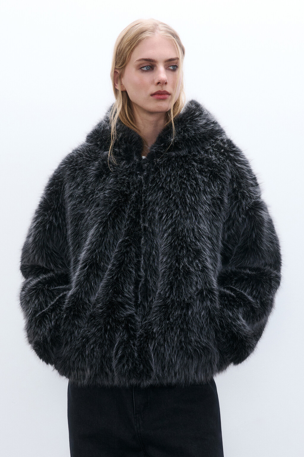 Шуба с длинным ворсом и капюшоном - цвет черный - 2