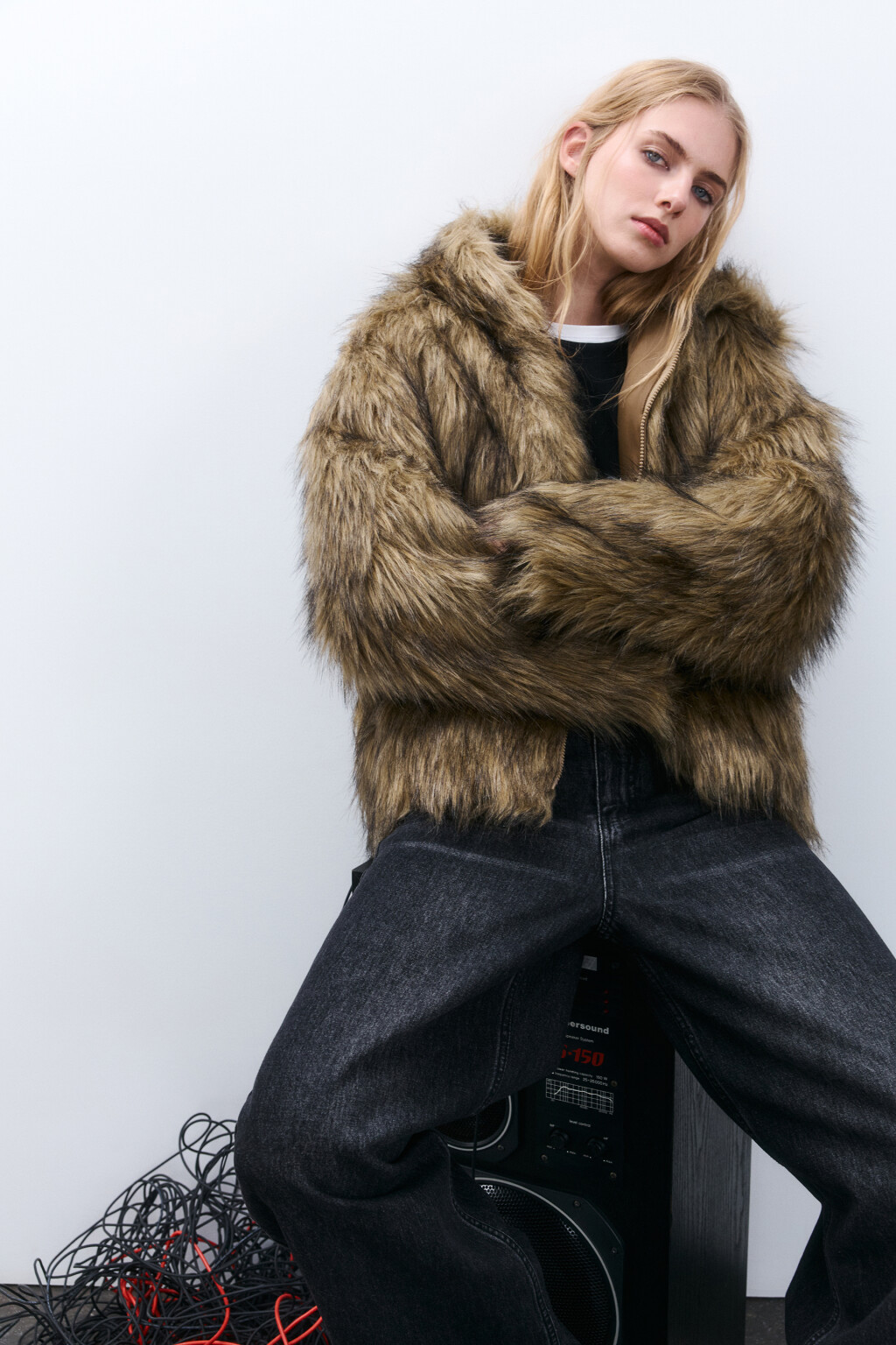 Шуба с длинным ворсом и капюшоном - цвет мультиколор - 1