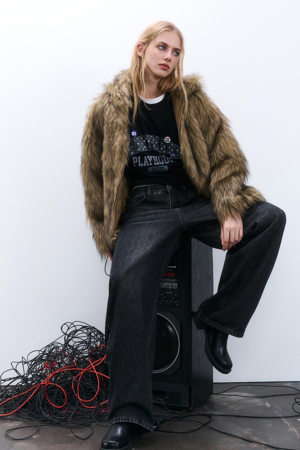 Шуба с длинным ворсом и капюшоном - цвет мультиколор - 2