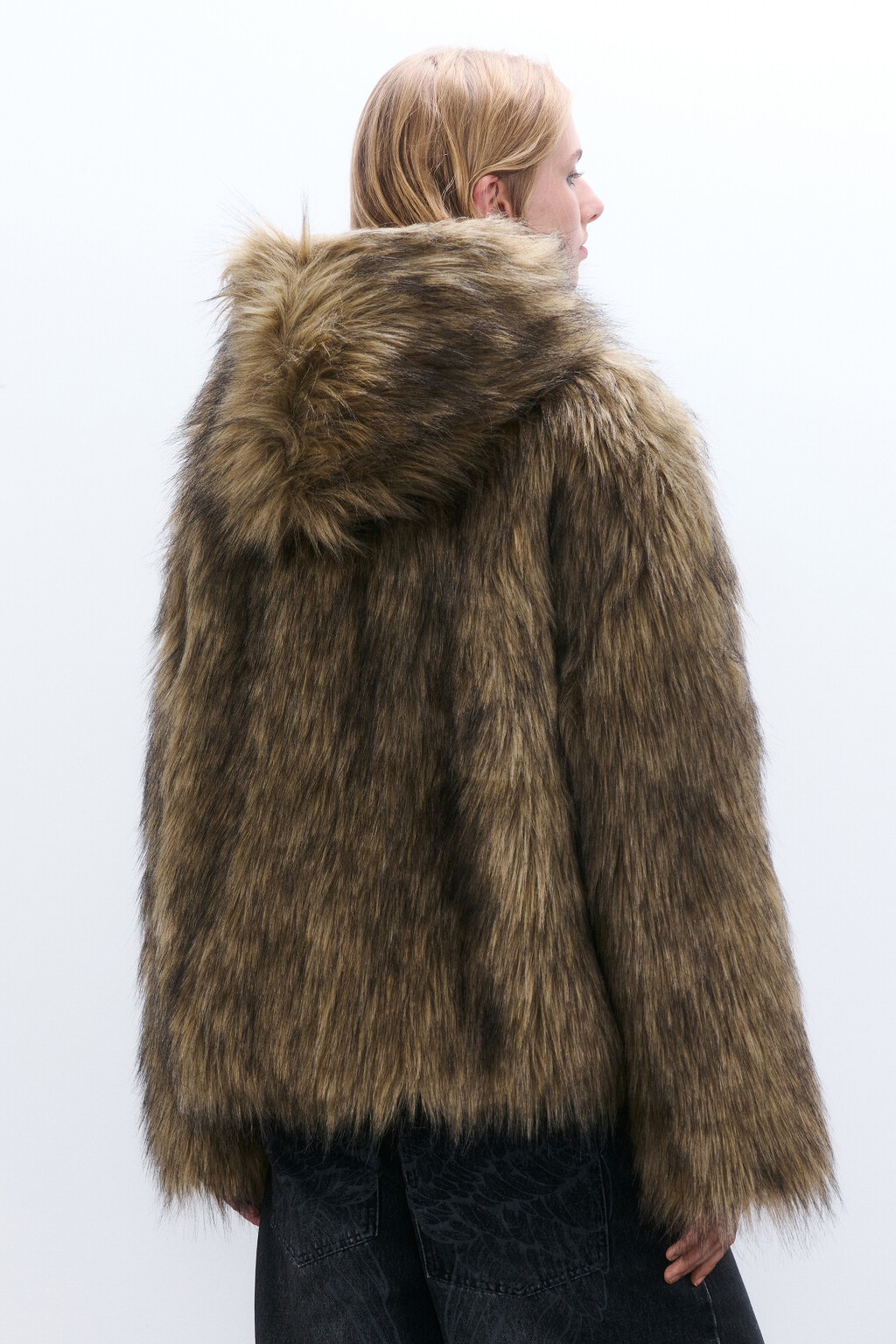 Шуба с длинным ворсом и капюшоном - цвет мультиколор - 4