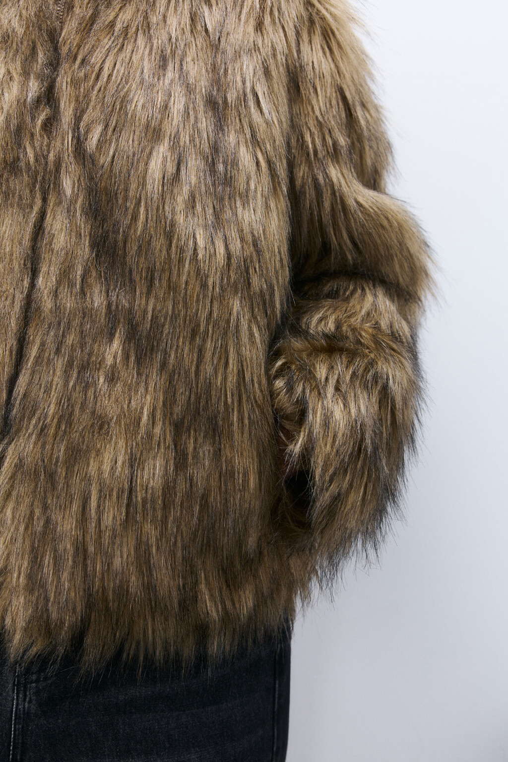 Шуба с длинным ворсом и капюшоном - цвет мультиколор - 7