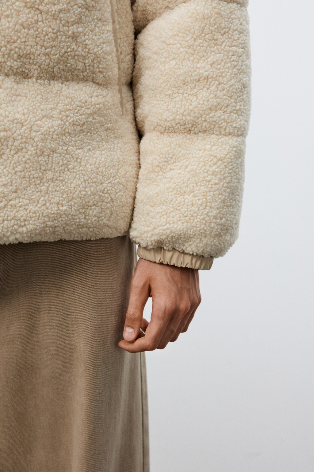 Куртка стеганая с плюшевыми вставками - цвет молочный - 7