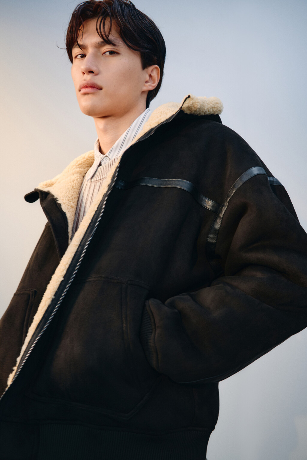 Куртка-дубленка утепленная с капюшоном - цвет черный - 2