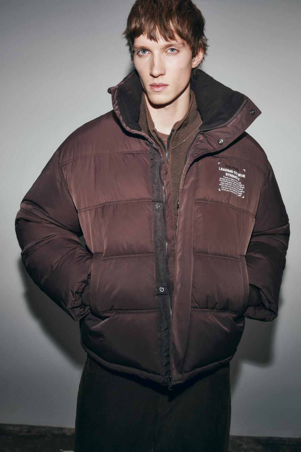 Куртка стеганая с принтом-надписью - цвет коричневый - 1