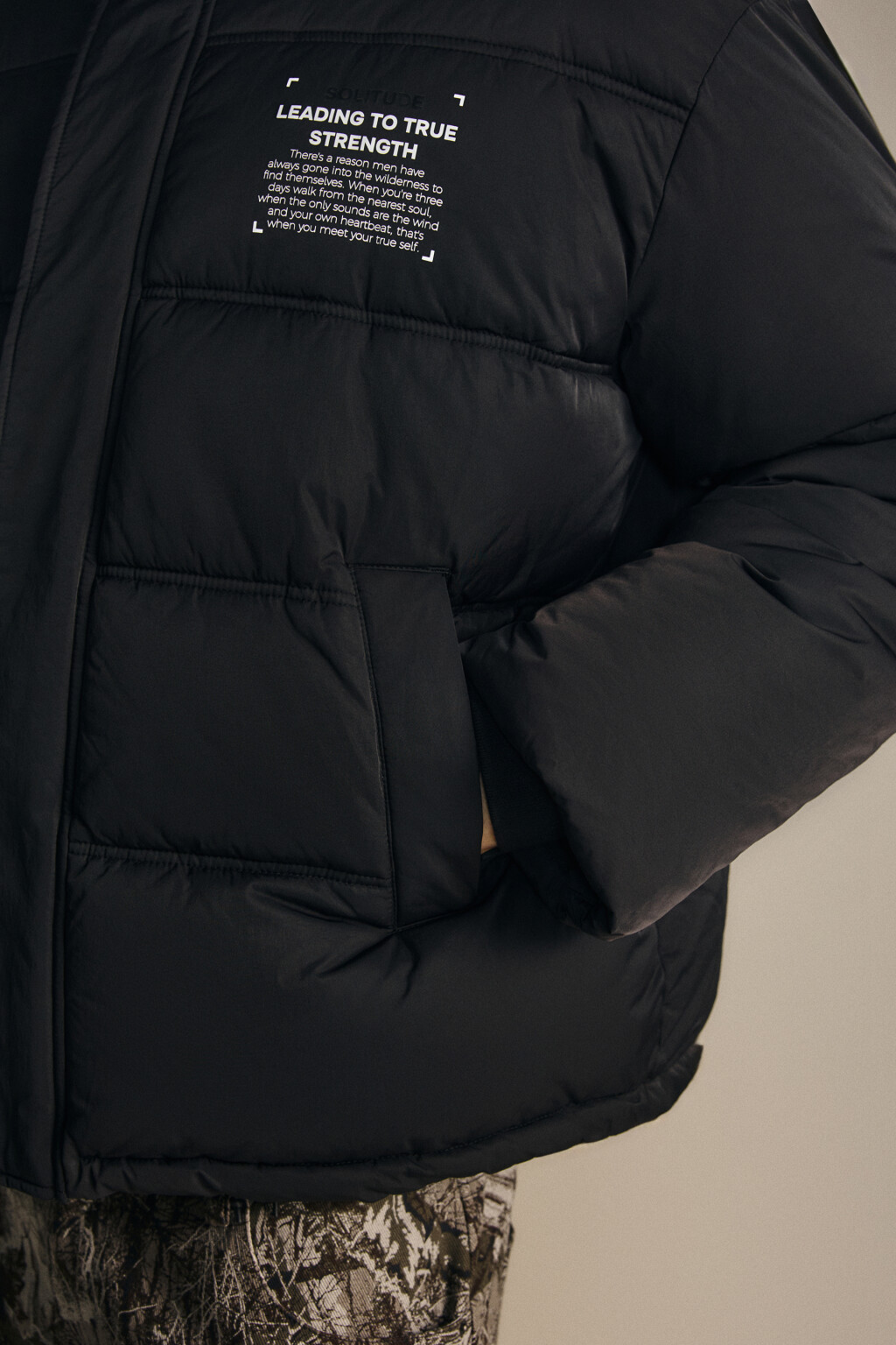 Куртка стеганая с принтом-надписью - цвет черный - 6