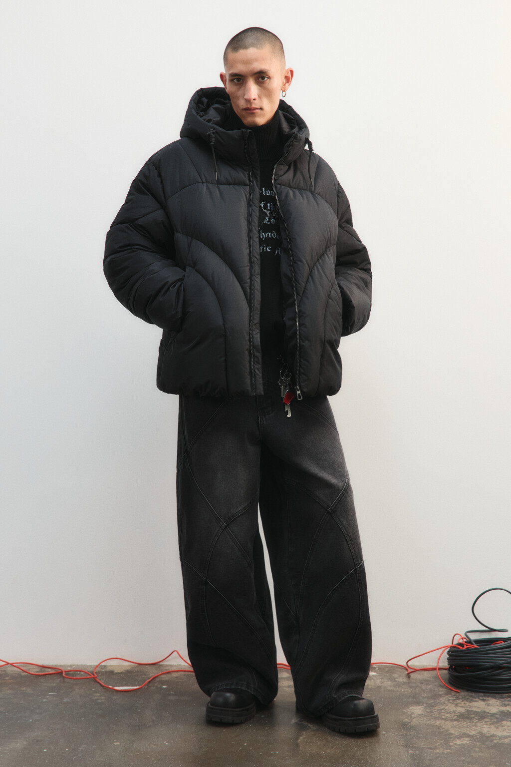 Куртка стеганая с капюшоном - цвет черный - 4