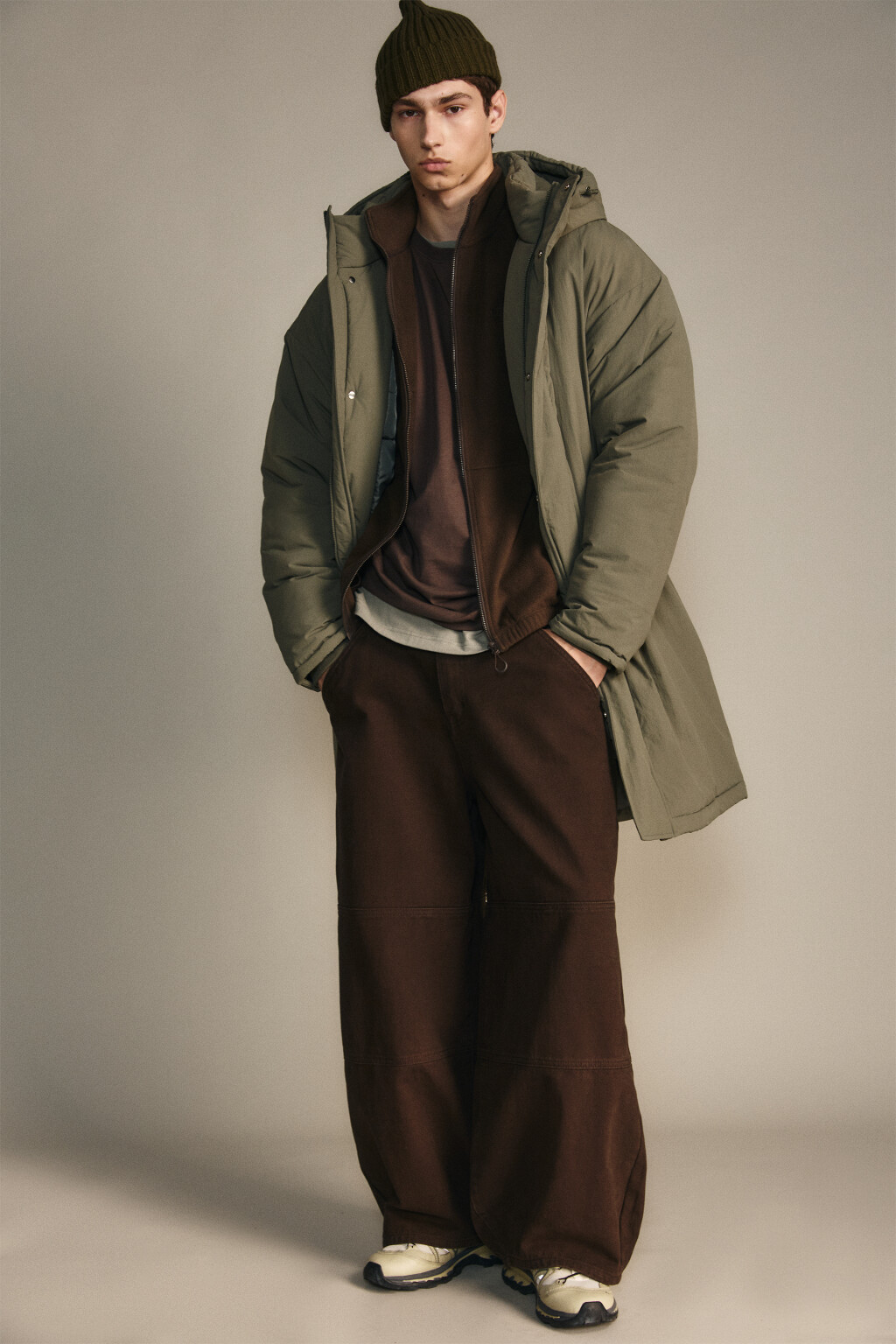 Пальто на утеплителе с капюшоном - цвет зеленый - 1