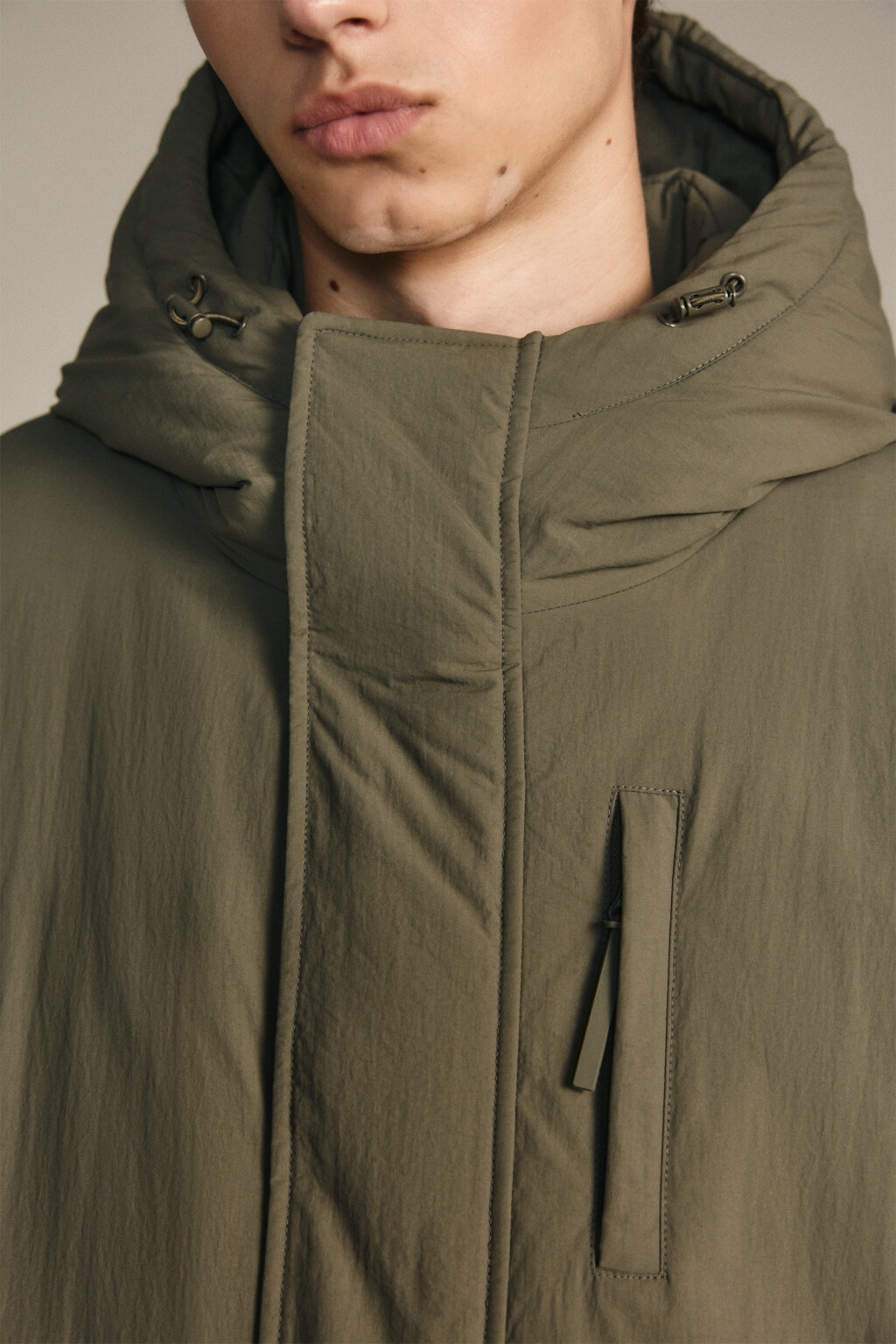 Пальто на утеплителе с капюшоном - цвет зеленый - 6