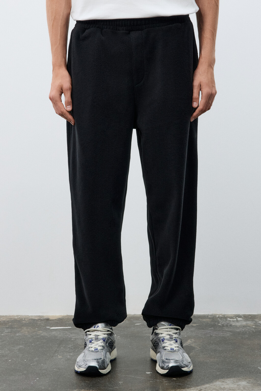 Брюки-джоггеры из флиса - цвет черный - 2