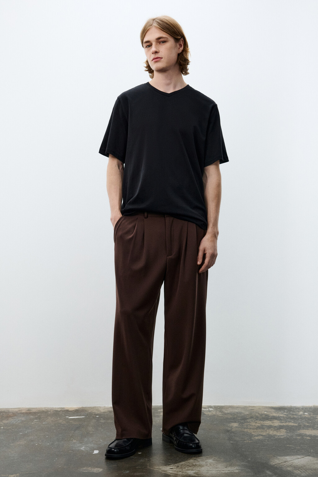 Брюки костюмные со складками - цвет коричневый - 5