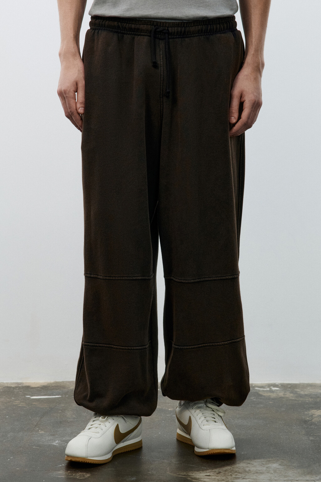 Брюки-джоггеры из хлопка - цвет коричневый - 2