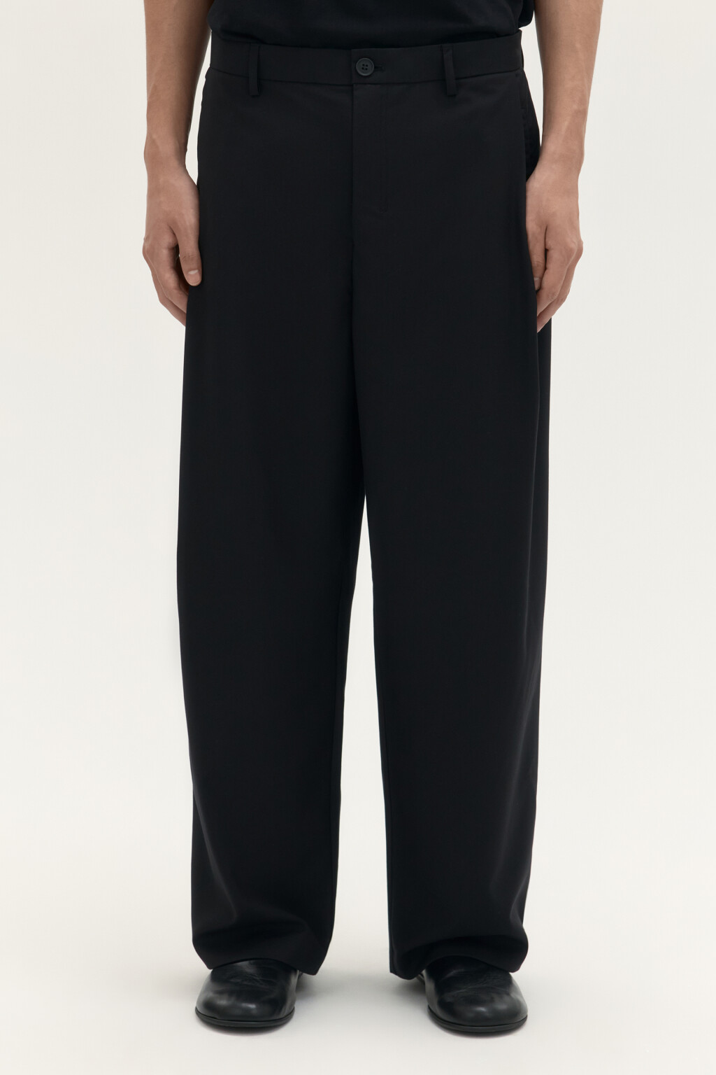 Брюки широкие костюмные со складками - цвет черный - 3