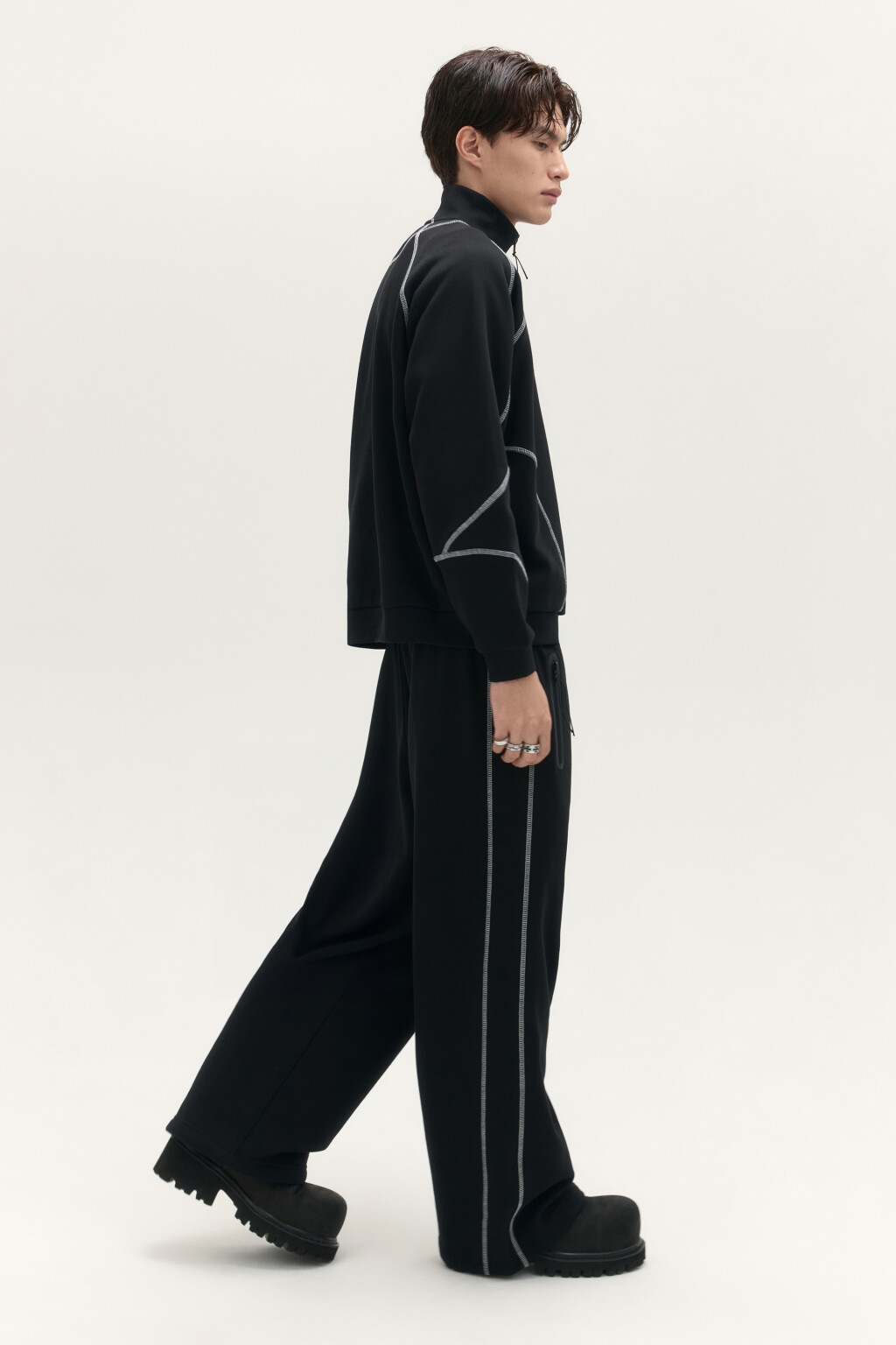 Брюки-джоггеры с лампасами - цвет черный - 1