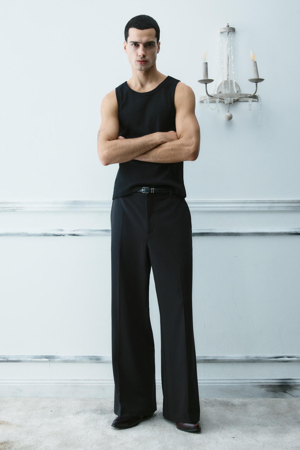 Брюки клеш костюмные - цвет черный - 4