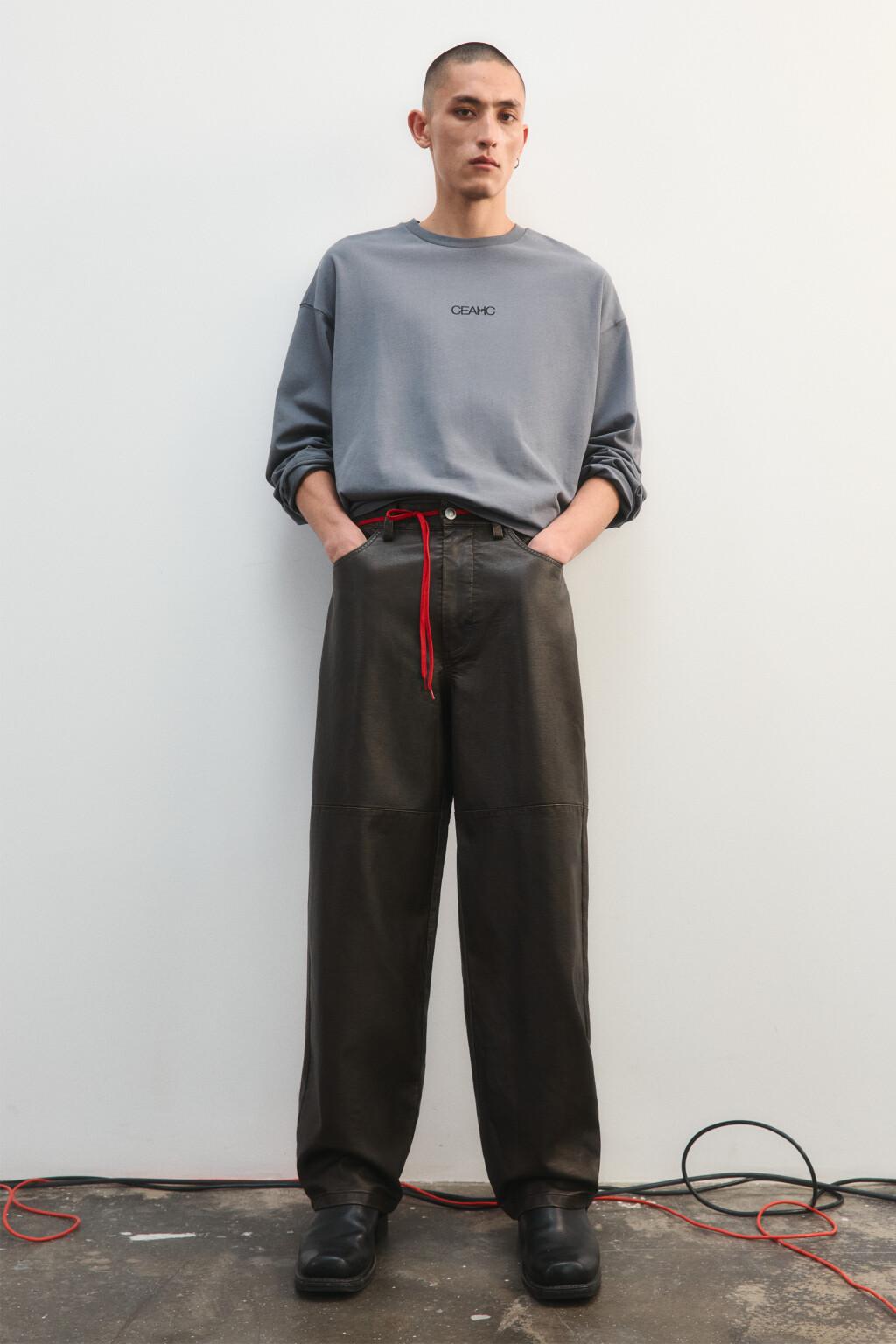 Брюки широкие с кожаной фактурой - цвет коричневый - 1