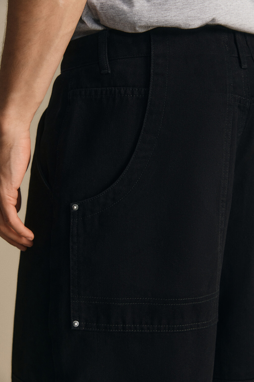 Брюки широкие с декоративными швами - цвет черный - 7