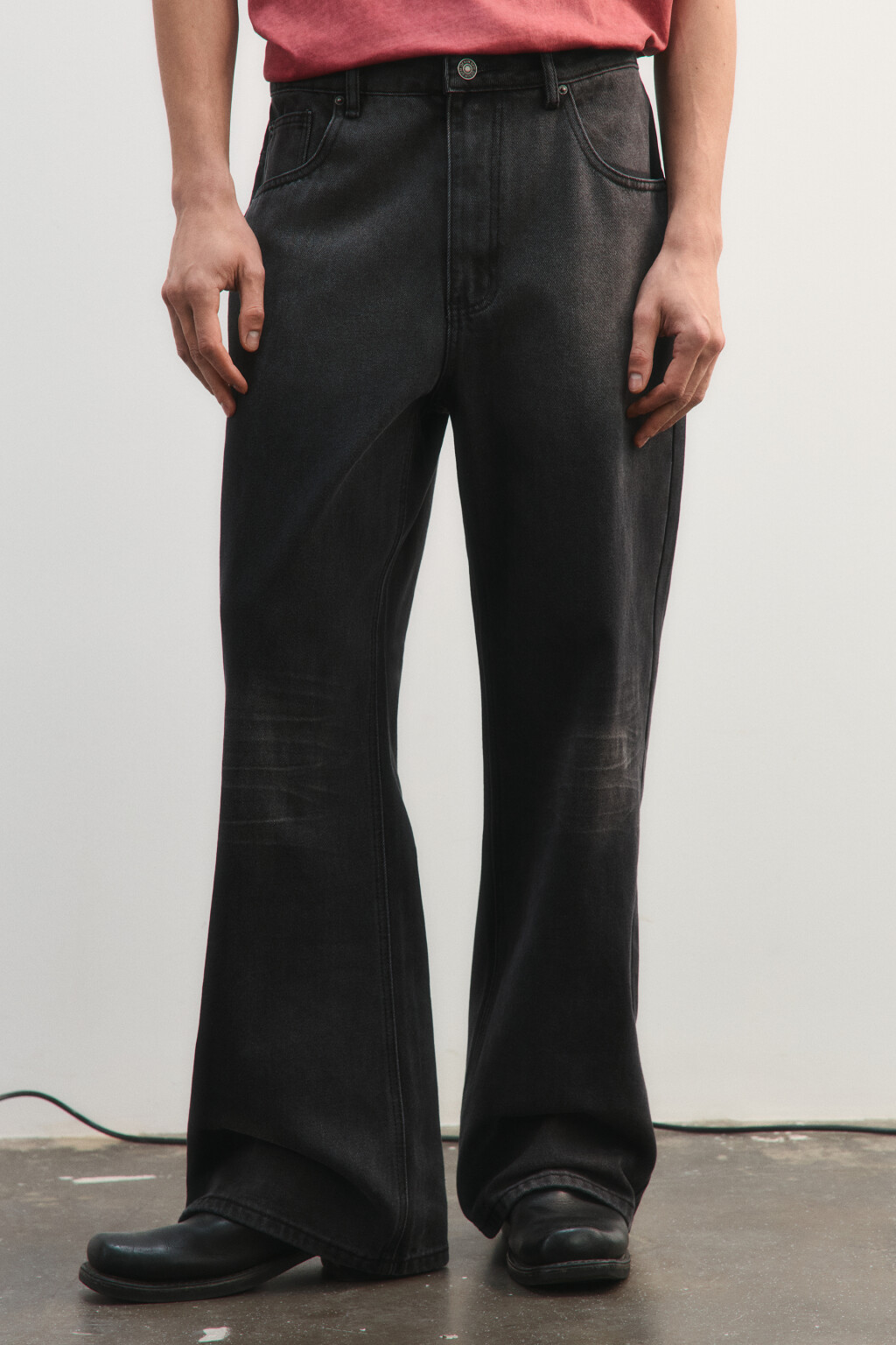 Джинсы клеш вареные с вышивкой - цвет серый - 2