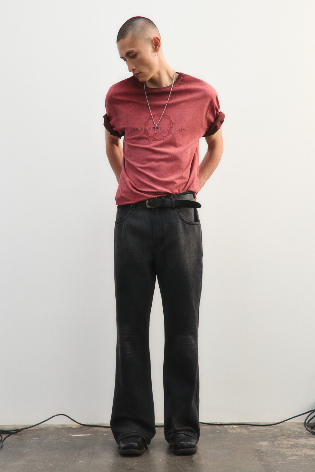 Джинсы клеш вареные с вышивкой - цвет серый - 4