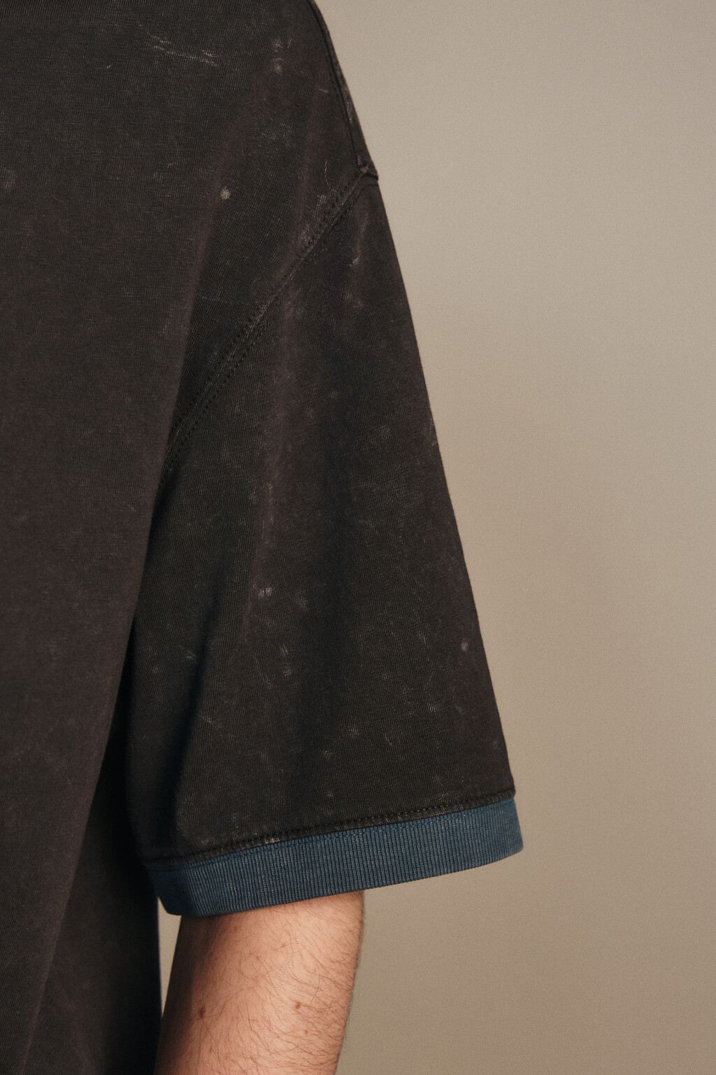 Футболка с принтом и окантовкой - цвет коричневый - 6