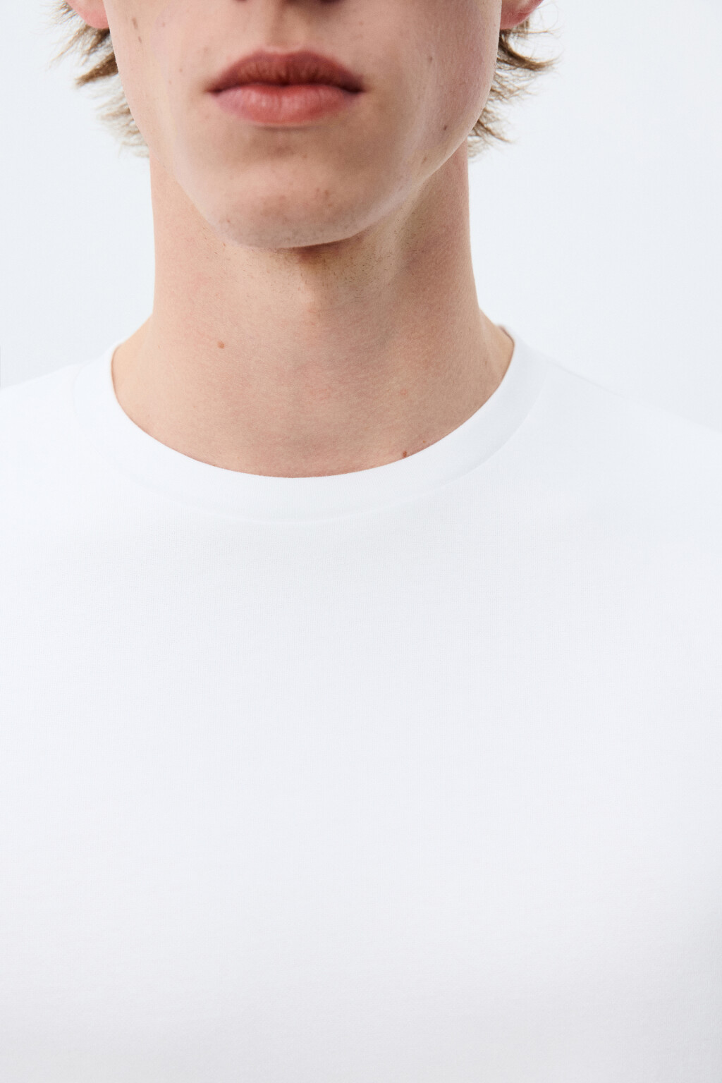 Футболка прямая из гладкой ткани - цвет белый - 6