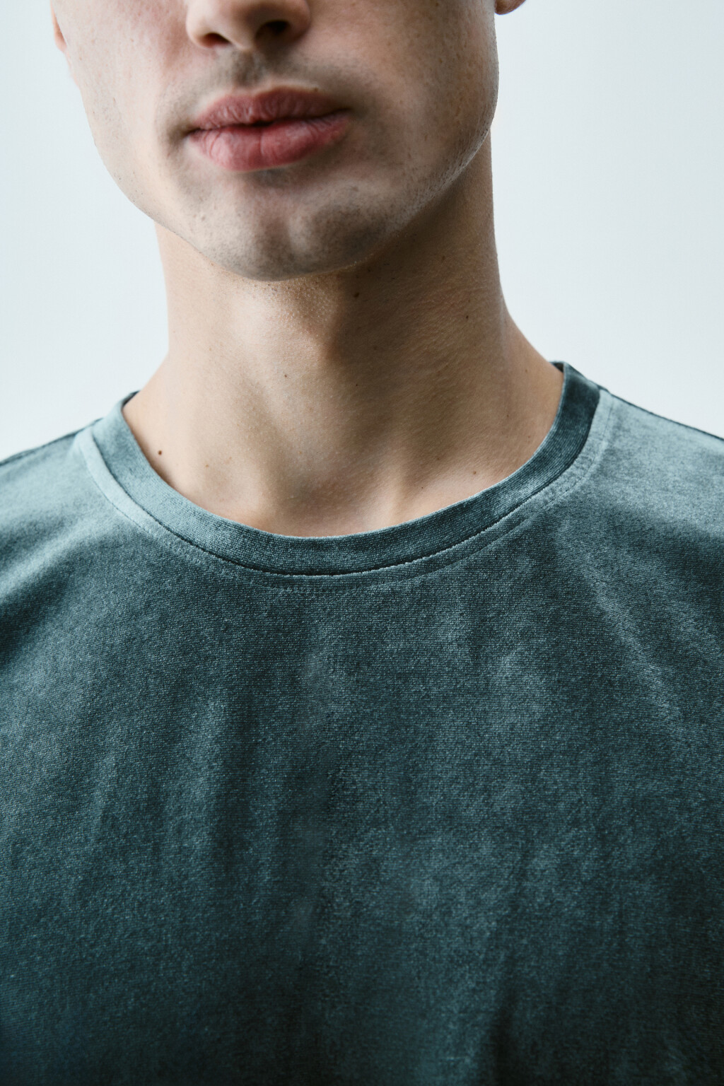 Футболка укороченная из велюра - цвет зеленый - 6