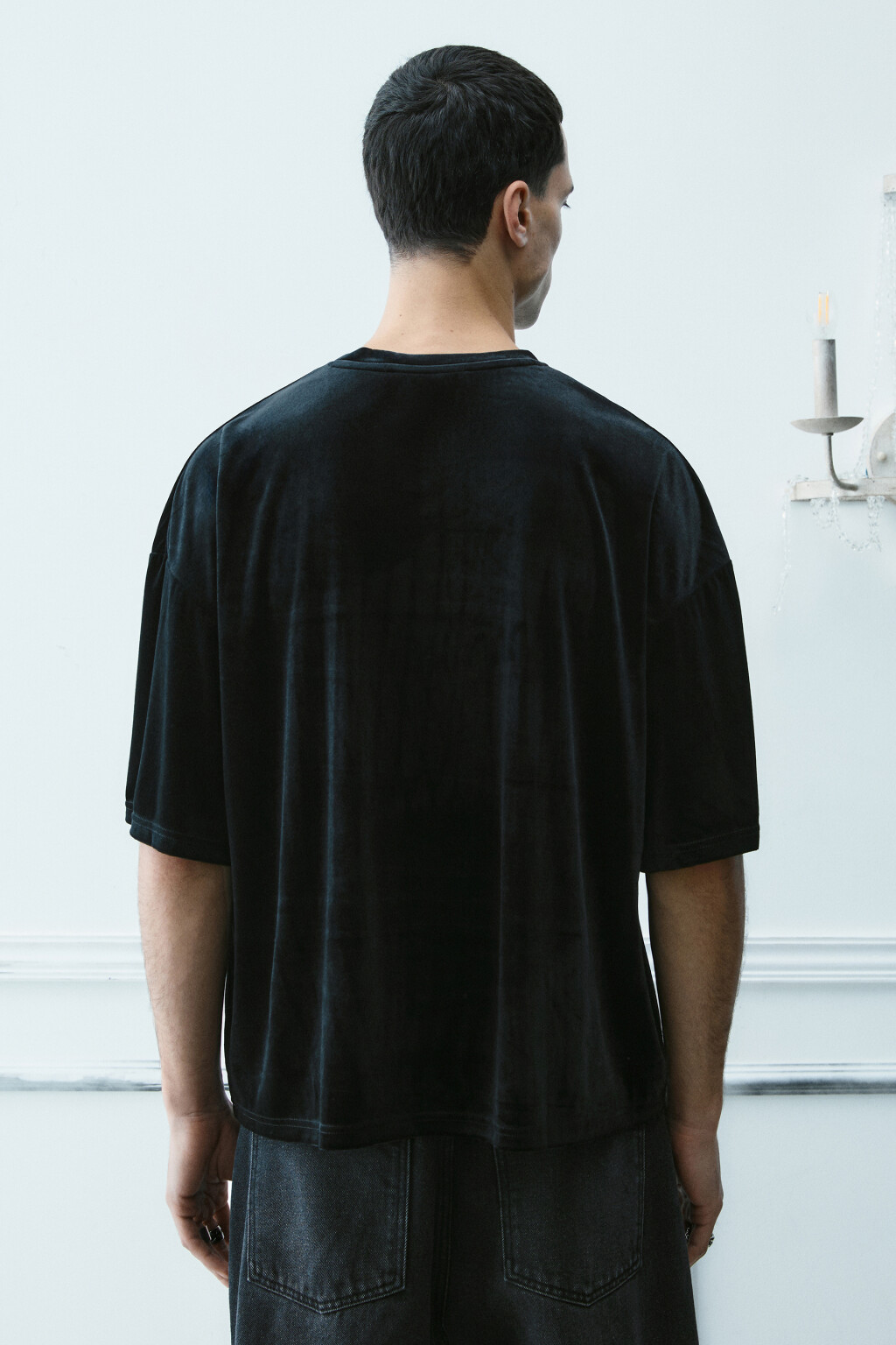 Футболка укороченная из велюра - цвет черный - 4